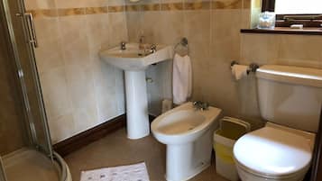๋๋ธ๋ฃธ (En-suite) | ์์ค | ๋ฌด๋ฃ ์ธ๋ฉด์ฉํ, ํค์ด๋๋ผ์ด์ด, ๋ชฉ์๊ฐ์ด, ์ฌ๋ฆฌํผ