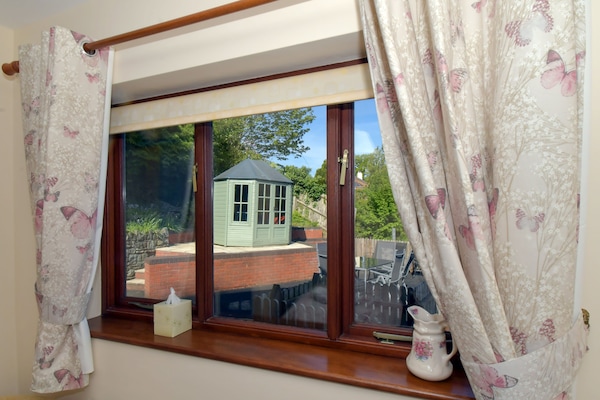 Double Room (En-suite) | Garden view