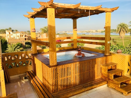 Jewel Howard Carter Hotel