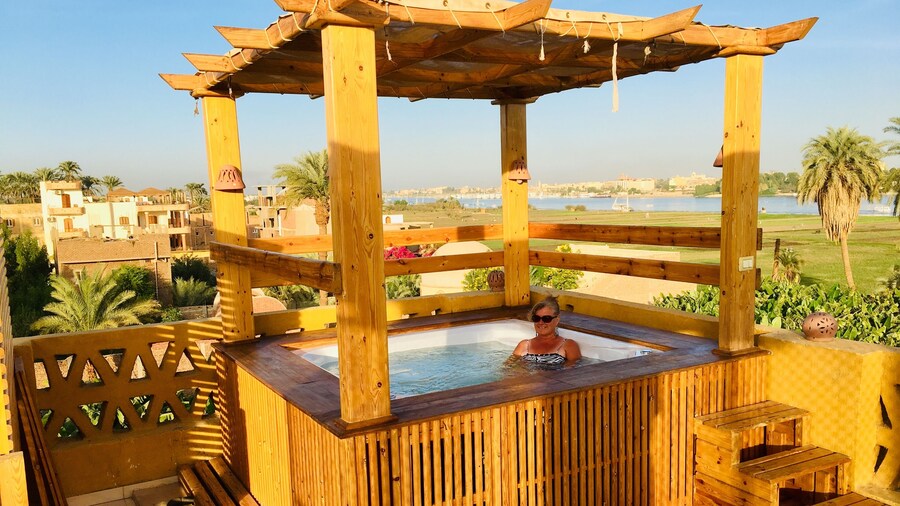 Jewel Howard Carter Hotel