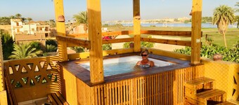 Jewel Howard Carter Hotel