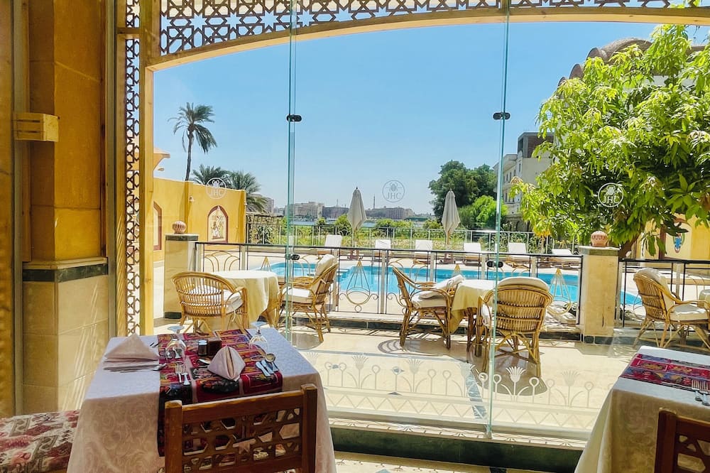 Jewel Howard Carter Hotel