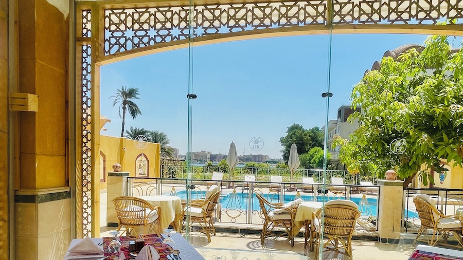 Jewel Howard Carter Hotel