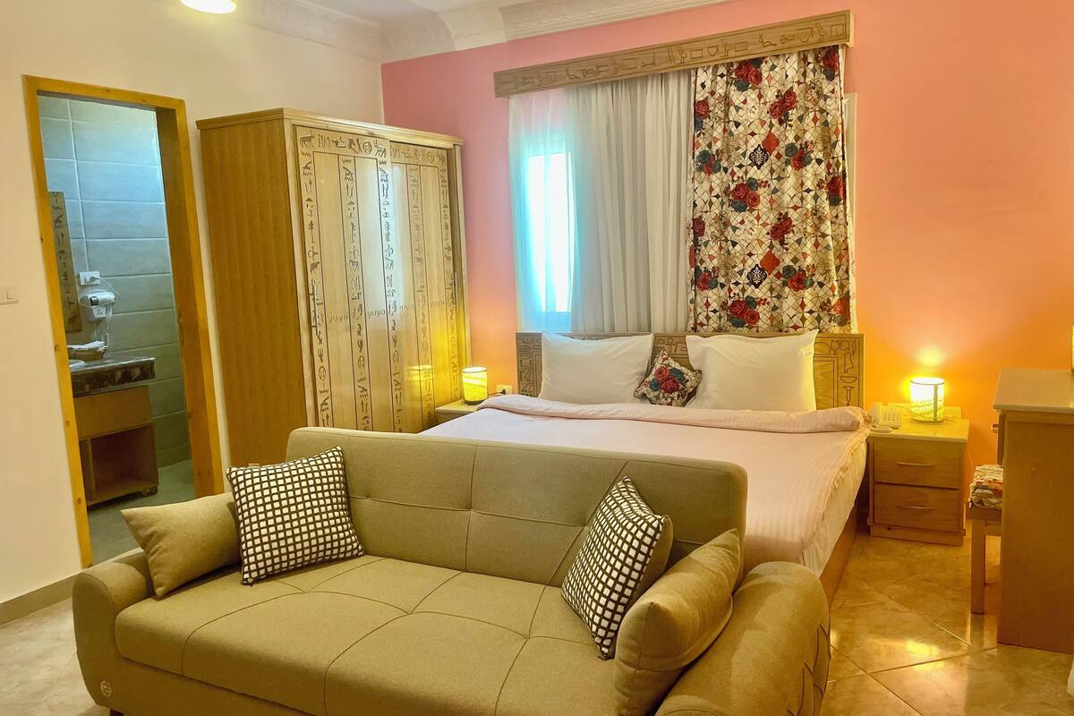 Habitació doble o amb dos llits individuals clàssica | 1 dormitori, roba de llit hipoal·lergògena i minibar