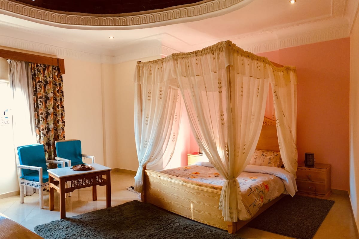 Alf Leila wa Leila Luxury Suite | Allergiatestatut vuodevaatteet, minibaari, työpöytä, pimennysverhot