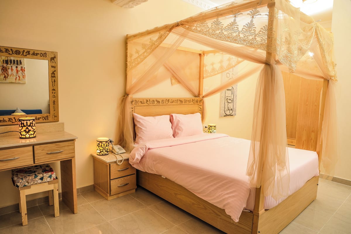 superior studio suite, 1 bedroom, non smoking, river view | hypo-allergenic bedding, minibar, individually decorated