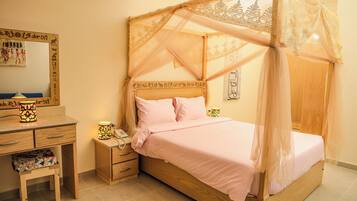 Suite estudio superior, 1 habitación, para no fumadores, vista al río | Ropa de cama hipoalergénica, minibar y decoración personalizada