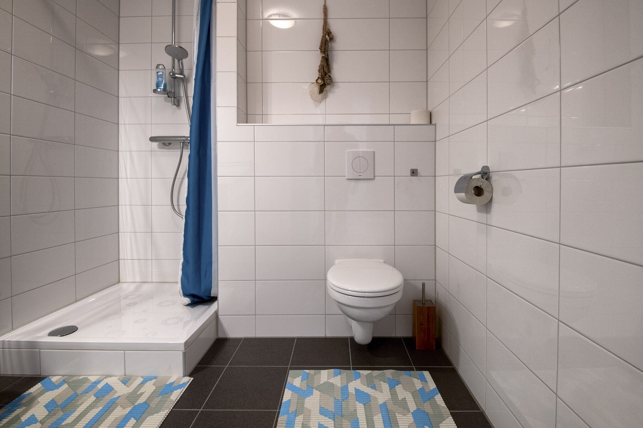 shower, free toiletries, towels