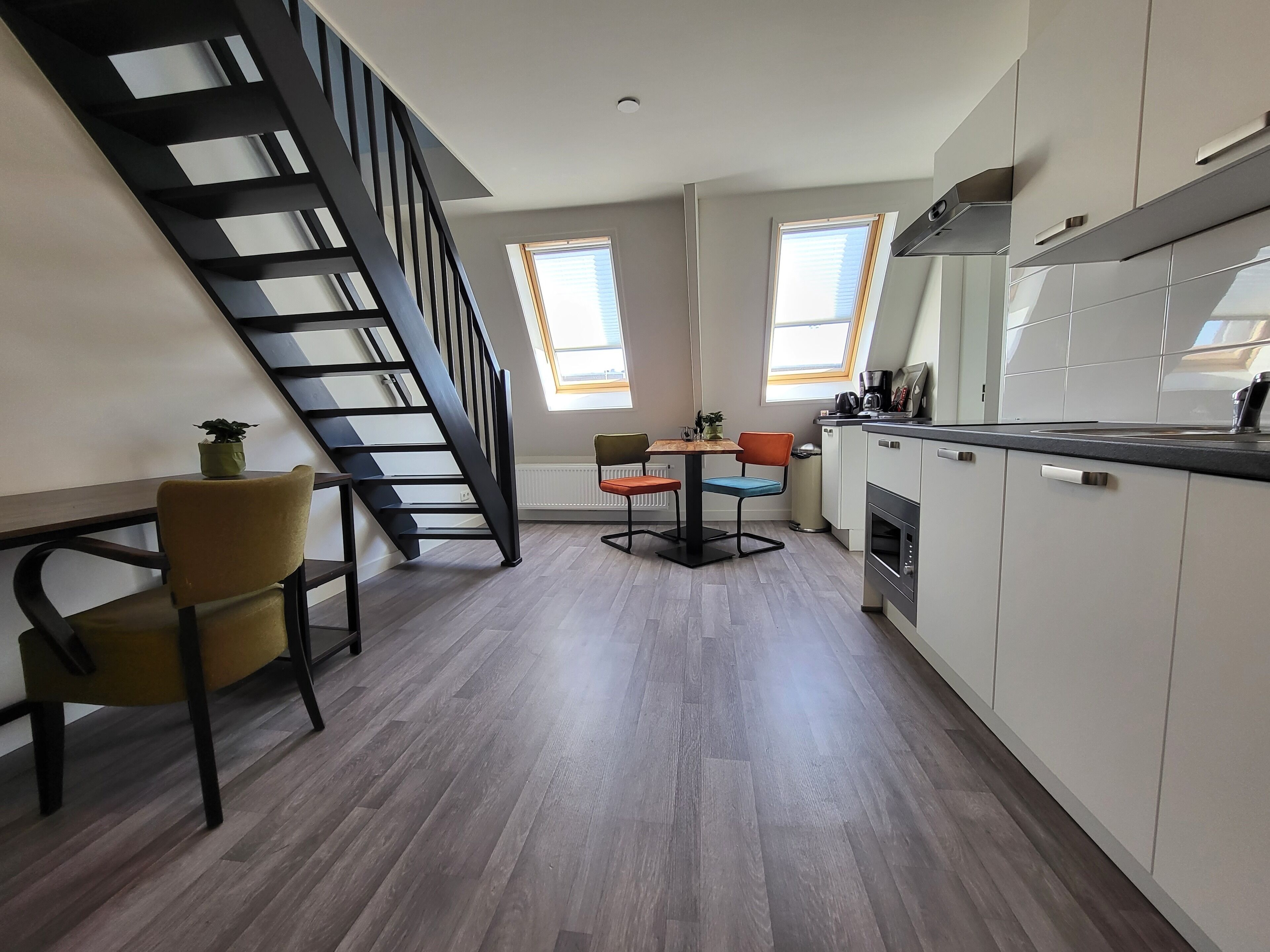 Comfort kamer, 1 slaapkamer, niet-roken, op tussenverdieping | Privékeuken | Een koffiezetapparaat/waterkoker, een waterkoker