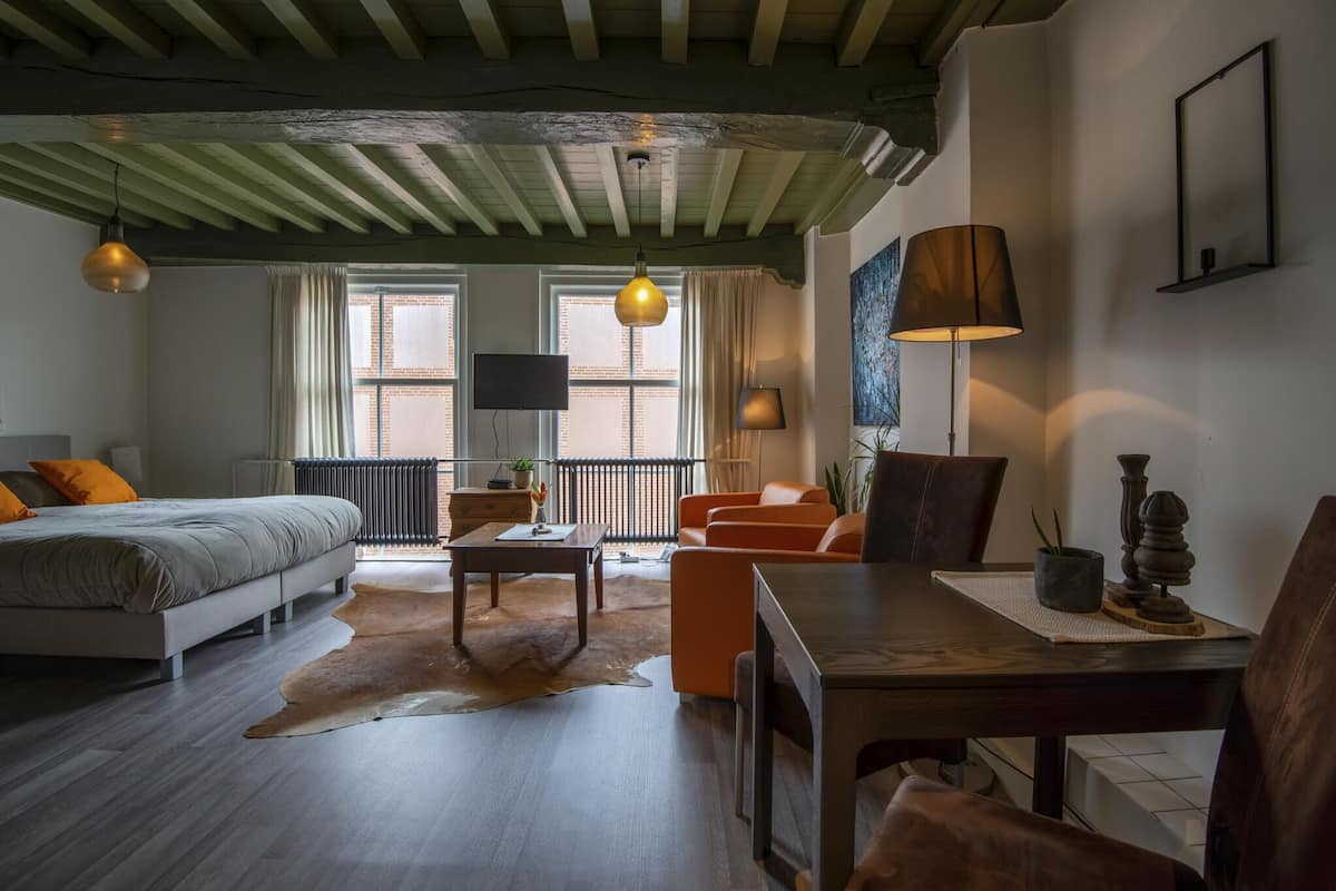 Superior Studio, 1 Queen Bed (Stadslogement C) | Soundproofing, free WiFi, bed sheets
