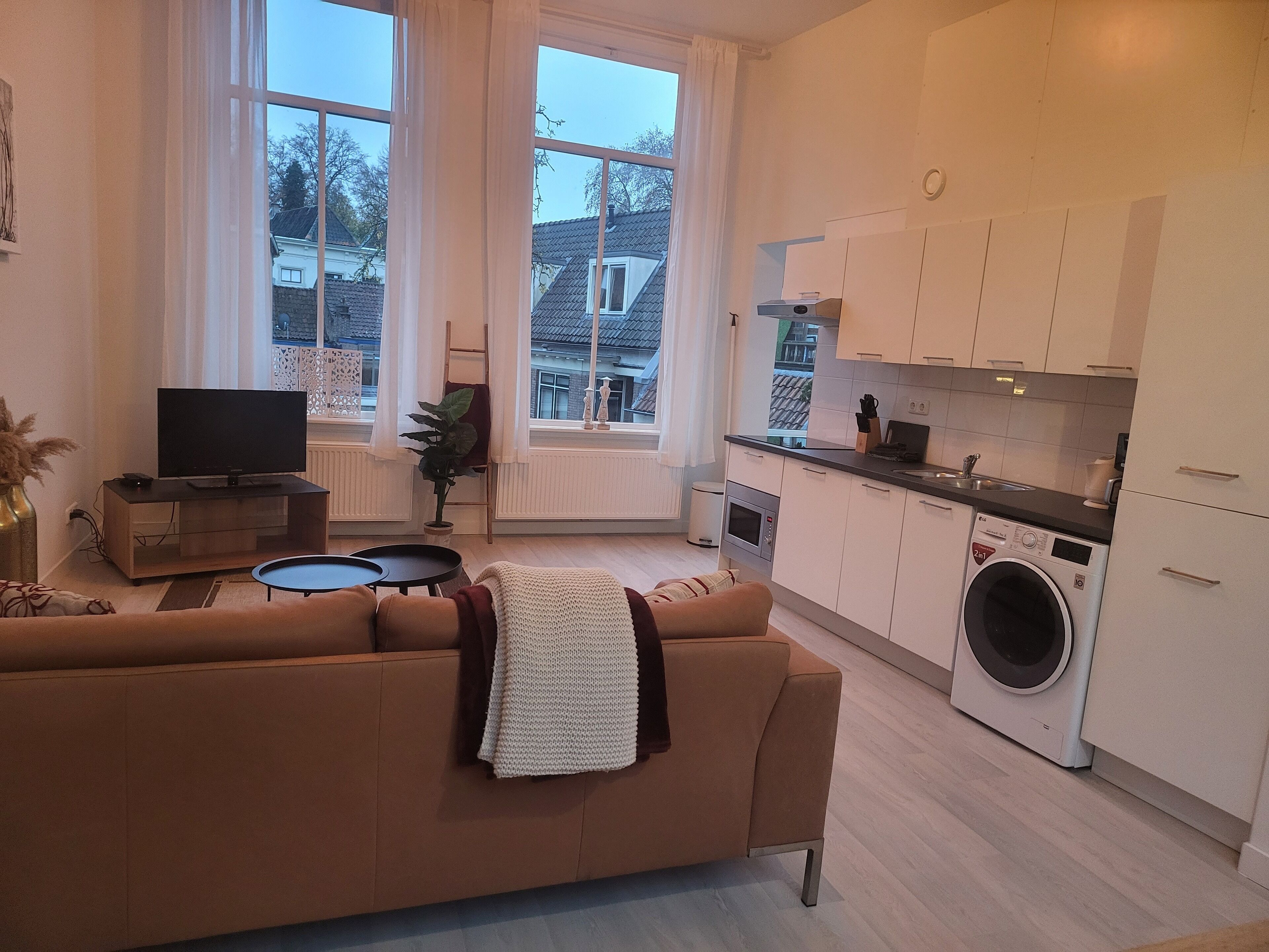 deluxe apartment, 1 bedroom, mezzanine | private kitchen | coffee/tea maker, electric kettle