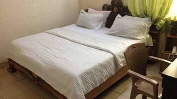 Standard Room | Minibar, desk, blackout curtains, iron/ironing board