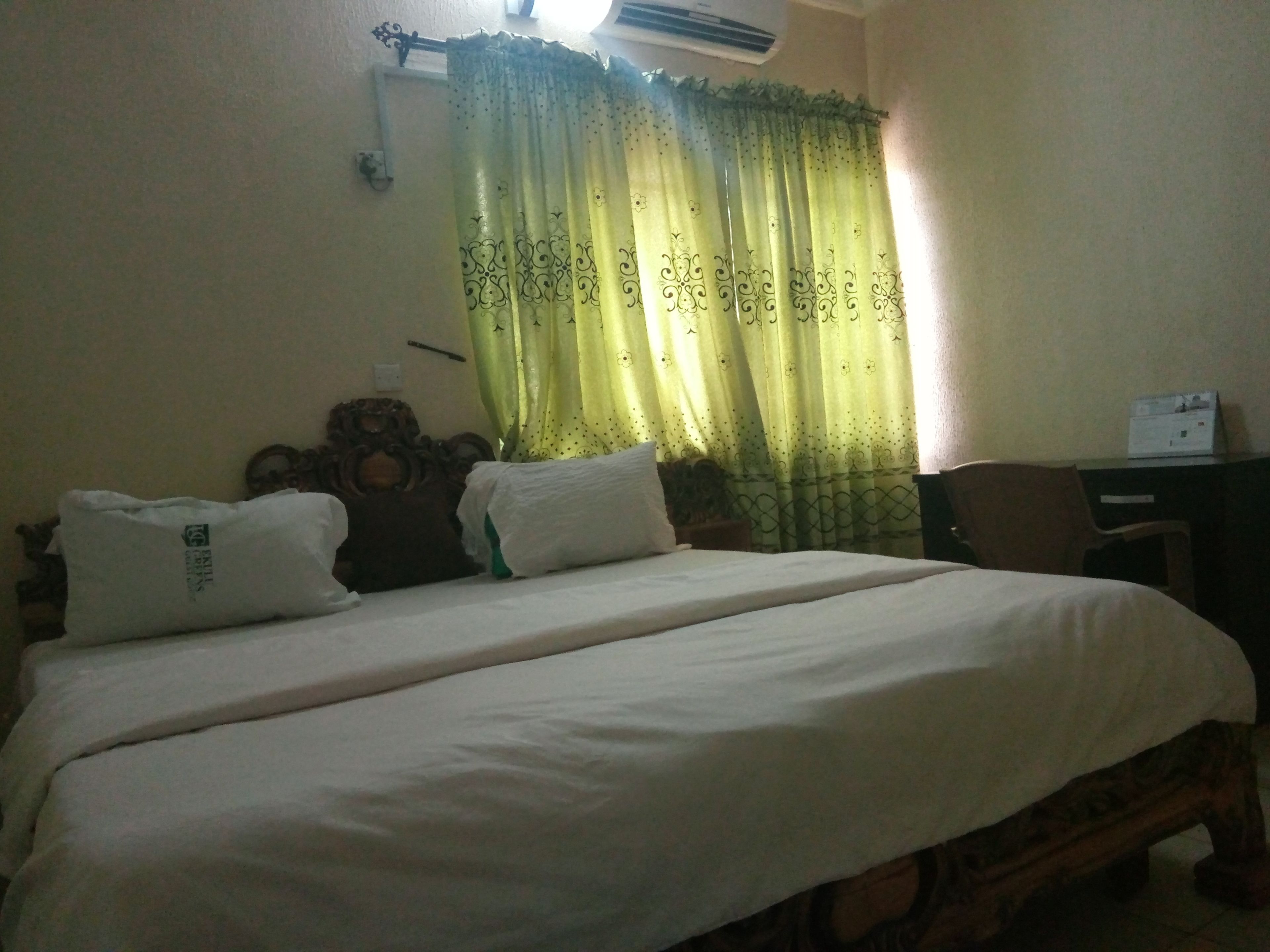 Sviitti | Minibaari, työpöytä, pimennysverhot, silitysrauta/-lauta