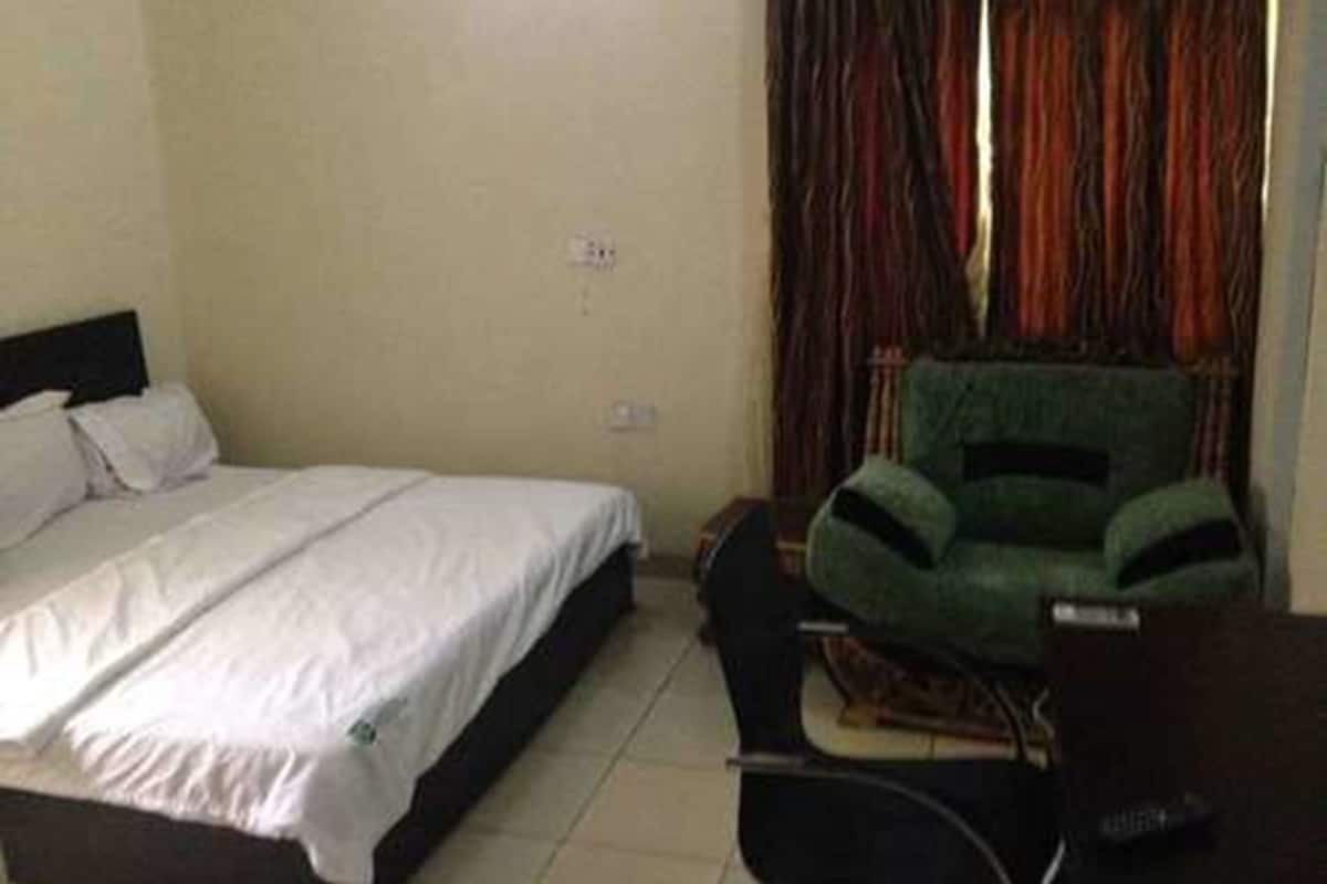 Suite | 1 bedroom, minibar, desk, blackout drapes