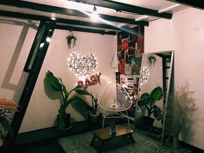 Queen Studio, Kitchen, Private Bathroom (1 Double Bed) | Individually decorated, individually furnished, desk, iron/ironing board
