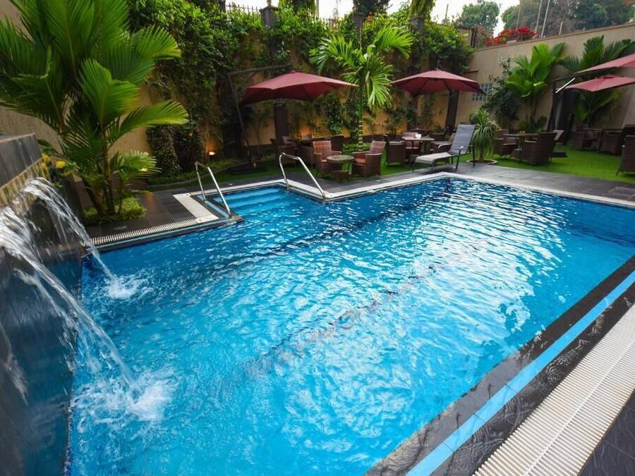 Outdoor pool, open 6:30 AM to 7 PM, sun loungers