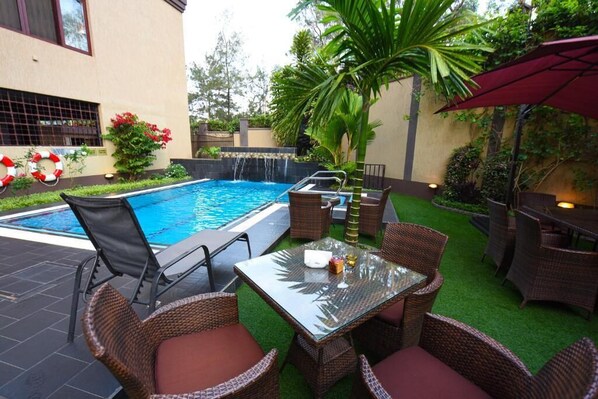 Outdoor pool, open 6:30 AM to 7 PM, sun loungers - Athena Hotel Kampala (Kampala)