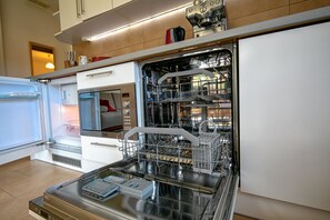 Comfort-Apartment, 2 Schlafzimmer, Terrasse, zum Garten hin | Eigene Kochnische | Kühlschrank, Mikrowelle, Herdplatte, Geschirrspüler