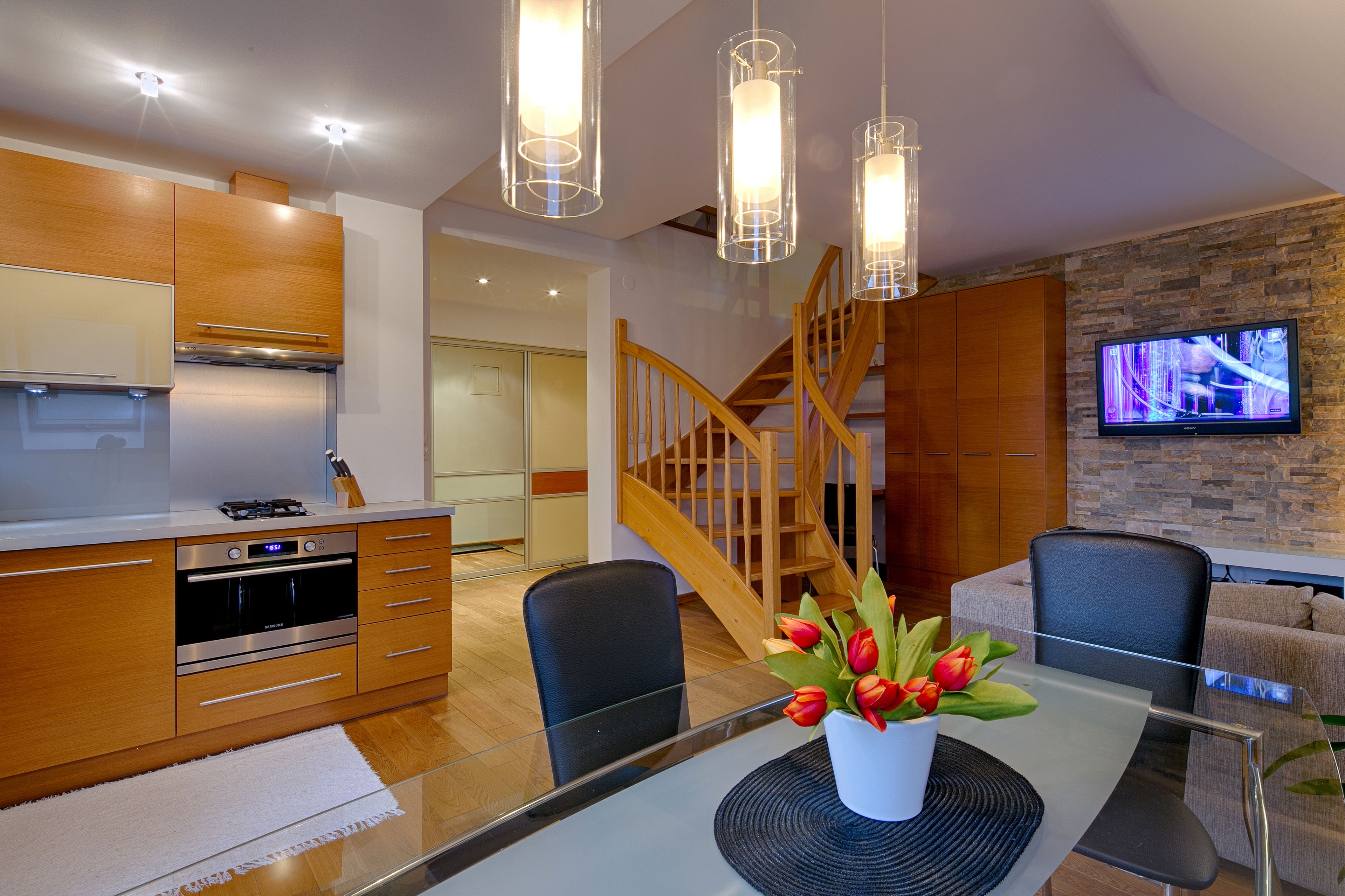 คอมฟอร์ทอพาร์ทเมนท์, 2 ห้องนอน, ปลอดบุหรี่, ระเบียง | ห้องนั่งเล่น | ทีวีจอแอลซีดี, เตาผิง