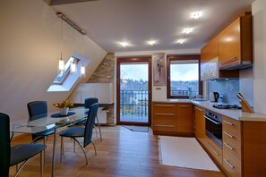 Lägenhet Comfort - 2 sovrum - icke-rökare - balkong | Eget pentry | Kylskåp, mikrovågsugn, ugn och spishäll