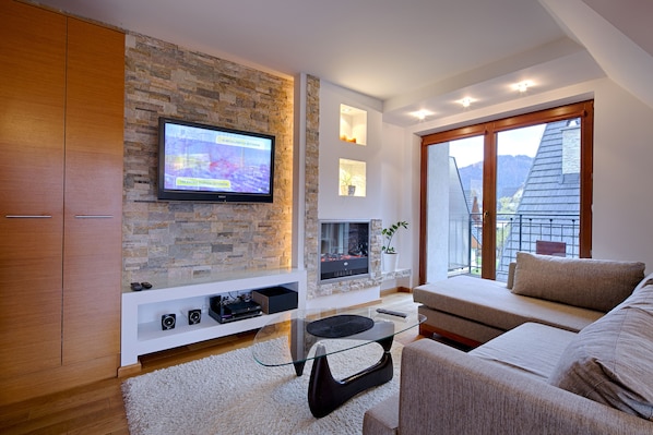 Comfort Apartment, 2 Bedrooms, Non Smoking, Balcony | Living area