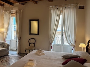 Romantisches Doppelzimmer | 1 Schlafzimmer, Schreibtisch, kostenloses WLAN, Bettwäsche