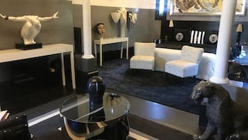 Suite Deluxe, 1 trÚs grand lit, non-fumeurs | Literie de qualité supérieure, coffres-forts dans les chambres