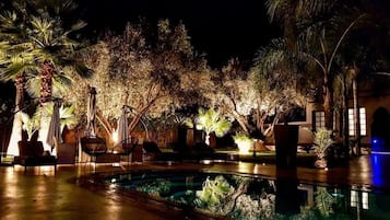 Kolam renang outdoor