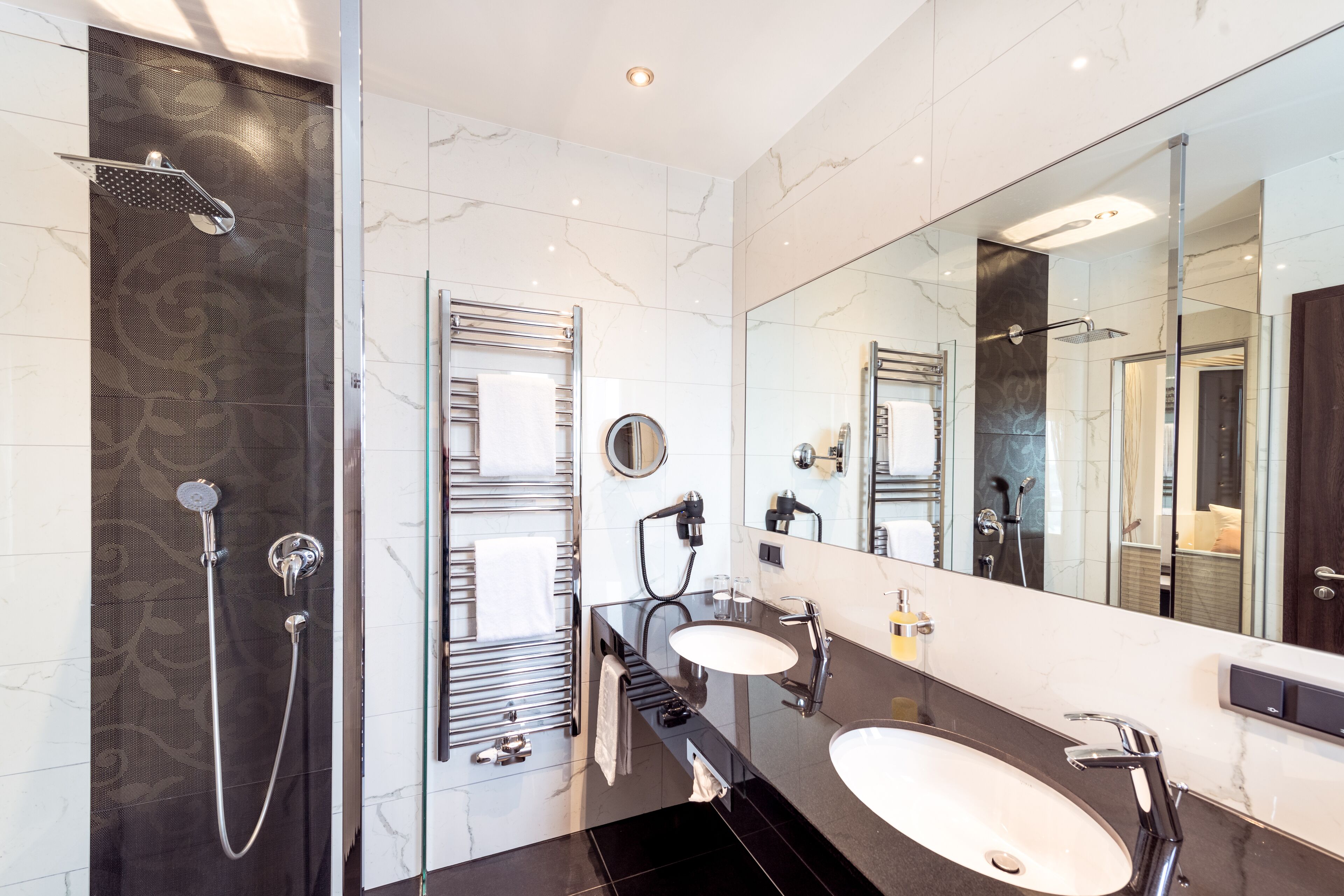 free toiletries, hair dryer