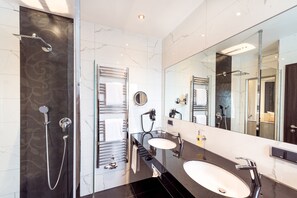 Amenidades de baño gratuitas y secadora de cabello 
