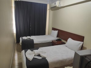 Minibar, iron/ironing board, free WiFi, bed sheets - Sah Hotel (Istanbul)