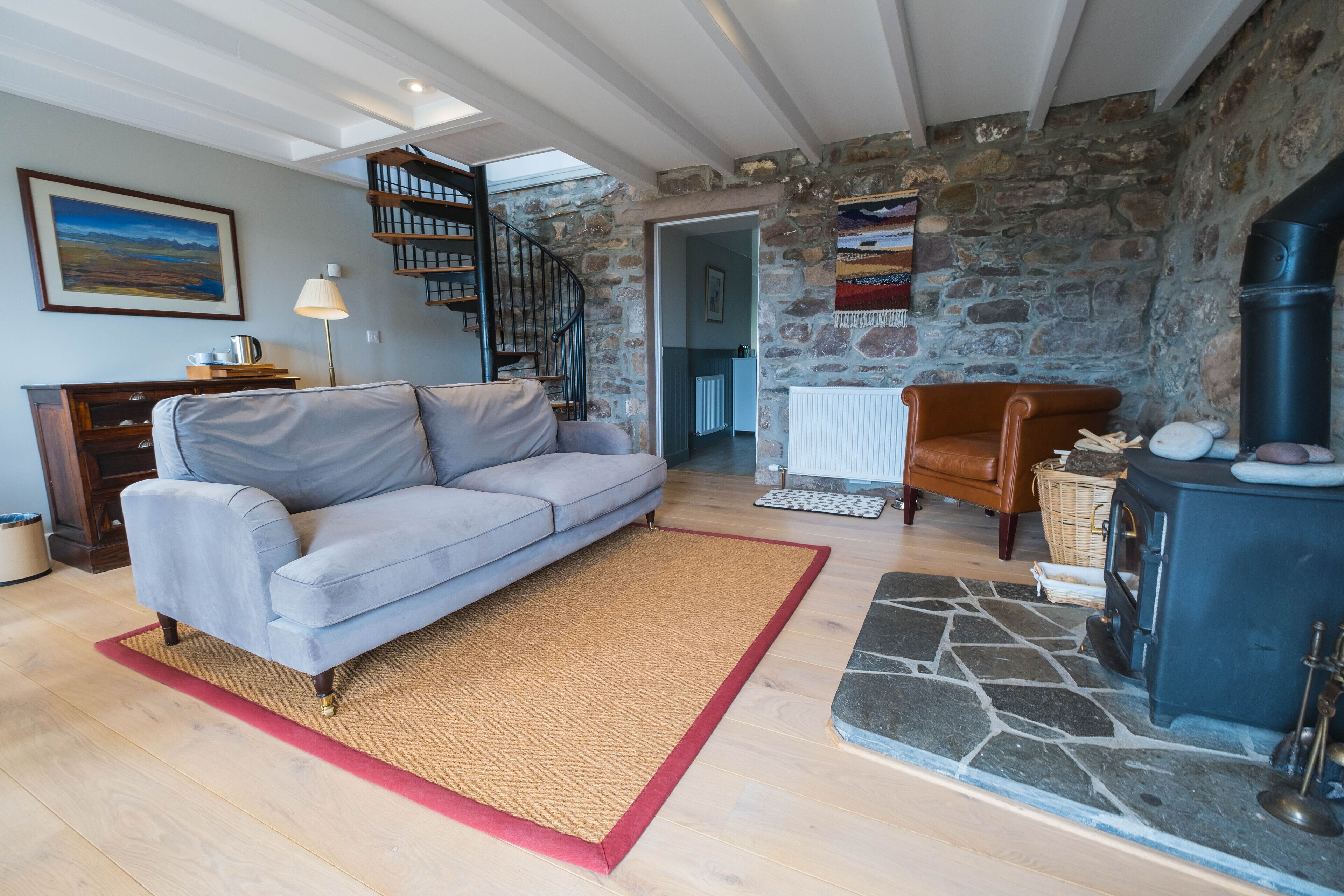 deluxe suite | living area