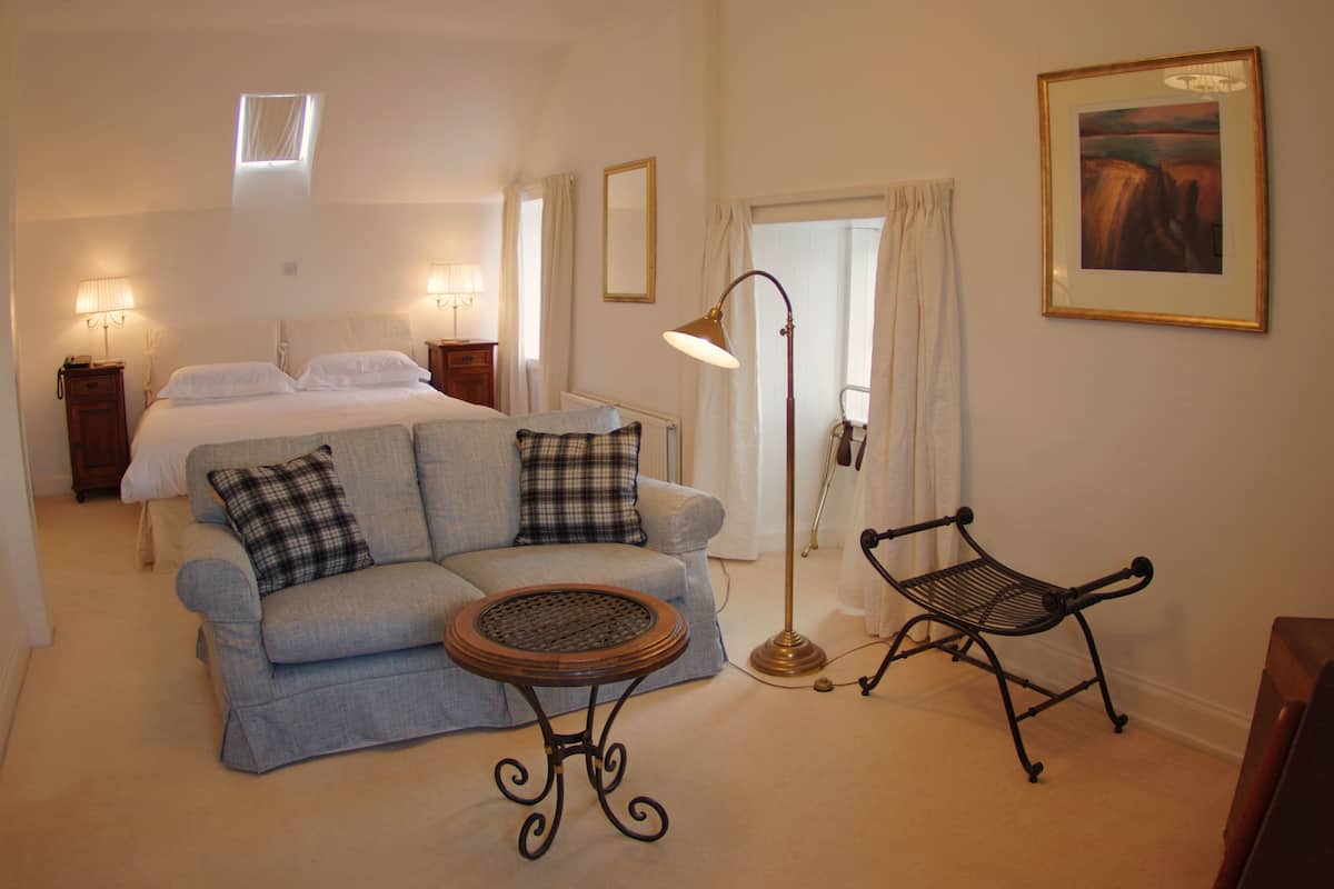 1 Schlafzimmer, individuell dekoriert, individuell eingerichtet