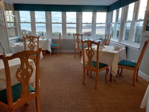 Breakfast and dinner served, local and international cuisine - Summer Isles Hotel (Ullapool)