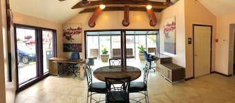 APM Inn & Suites