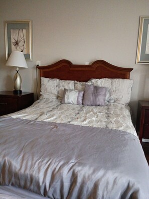 Quarto standard | Escrivaninha, Wi-Fi de cortesia, roupa de cama
