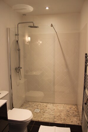 Double Room, Non Smoking | Bathroom