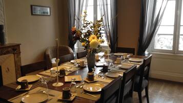 Daily continental breakfast (EUR 9 per person)