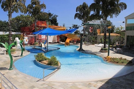 3 piscinas techadas, 3 piscinas al aire libre