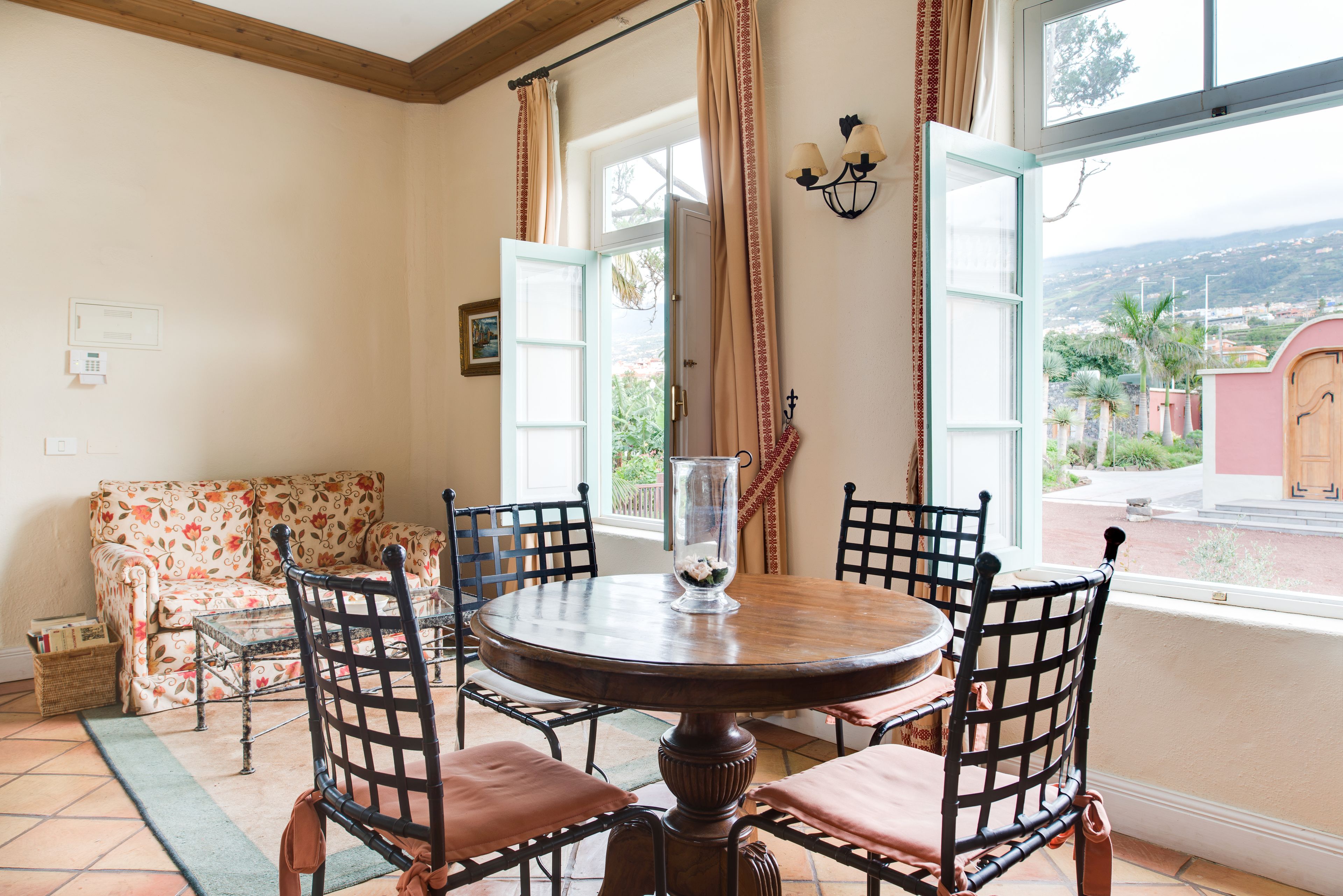 Apartment, 2 Bedrooms | Living area