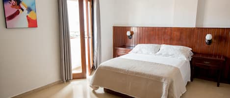 Caja de seguridad en la habitación y escritorio