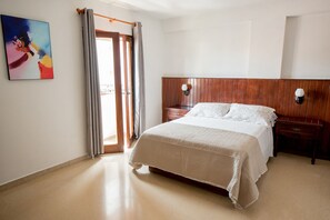 In-room safe, desk, soundproofing, free WiFi