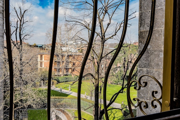 Exterior detail - Rivière Private Rooms Alla Scala (Milan)