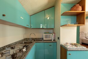 Classic Apartment, 1 Bedroom | Private kitchen | Full-sized fridge, microwave, stovetop, dishwasher - Atelier di Charme (Verona)