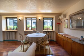 Classic-Apartment, 1 Schlafzimmer | Wohnbereich