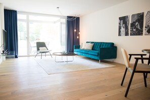 Grand Apartment, 2 Bedrooms | Living room