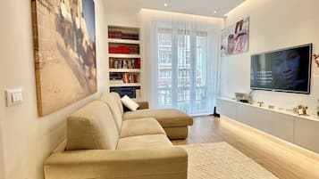 1 bedroom, in-room safe, desk, blackout curtains