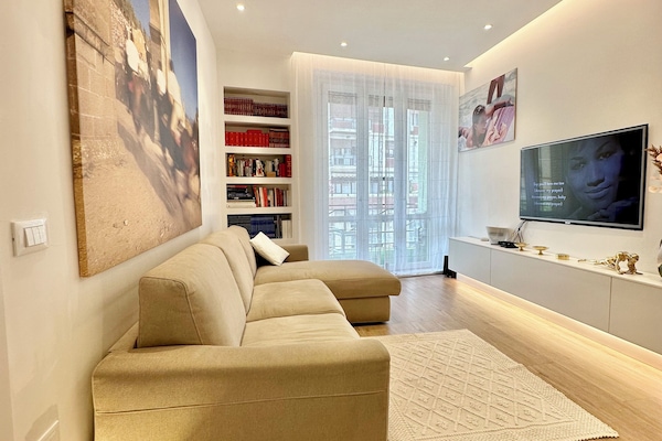 Deluxe Room | 1 bedroom, in-room safe, desk, blackout drapes