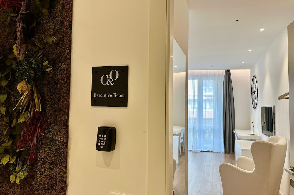 J&O' Luxury Suite
