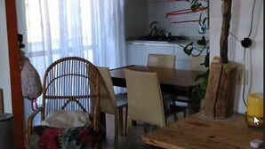Kamar Triple, kamar mandi umum | Brankas, setrika/meja setrika, Wi-Fi gratis, dan seprai linen